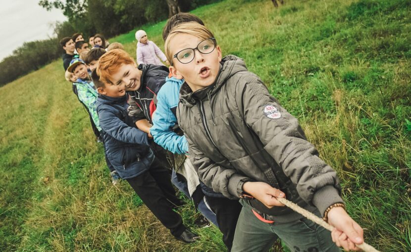 group of children pulling brown rope
